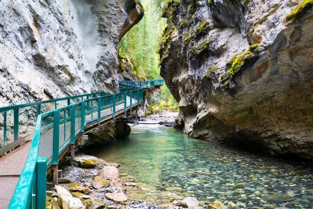 Catwalks of Johnston Canyon