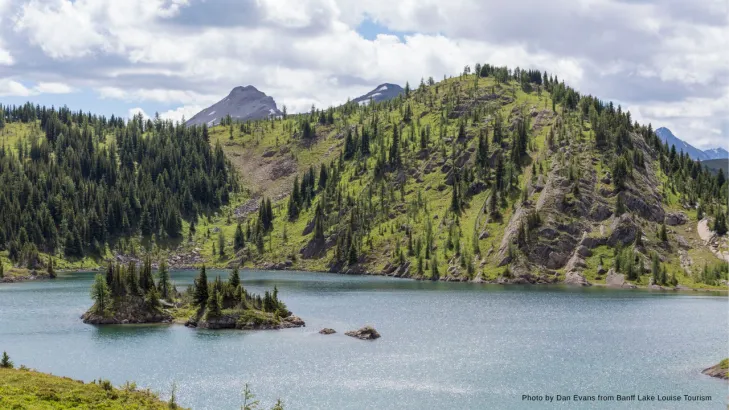 A turquoise alpine lake in Sunshine Meadows and hike in the alpine of Banff National Park