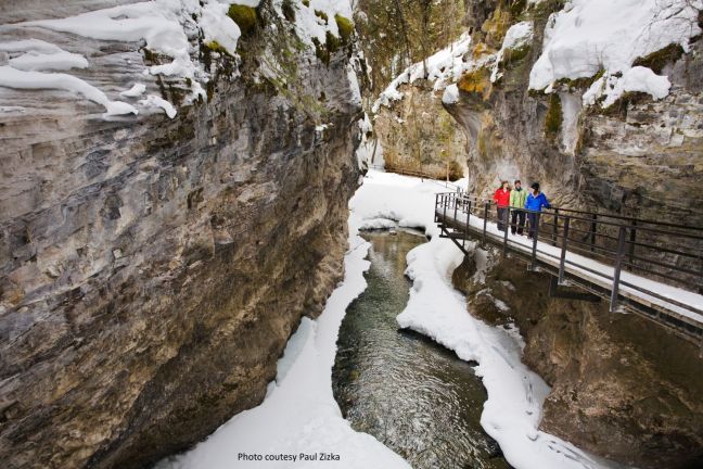 The narrow canyon at Johnston Canyon Icewalk 